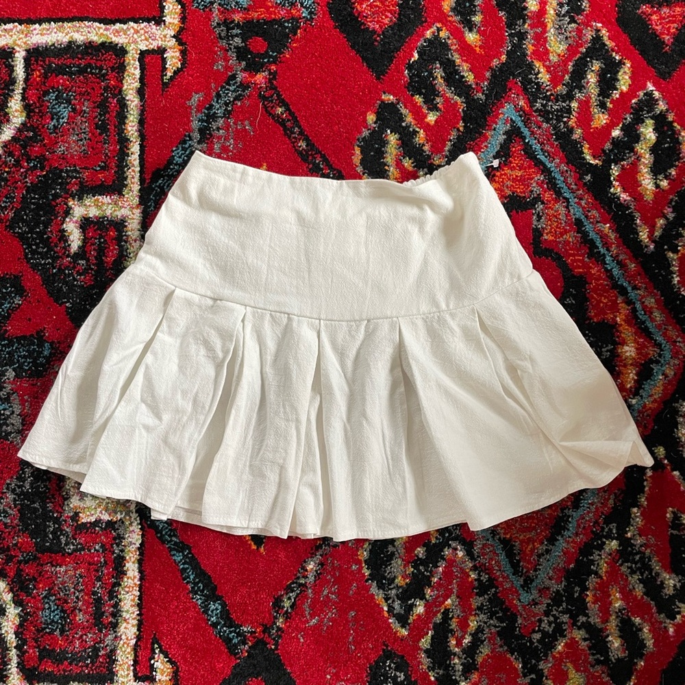 White pleated skirt